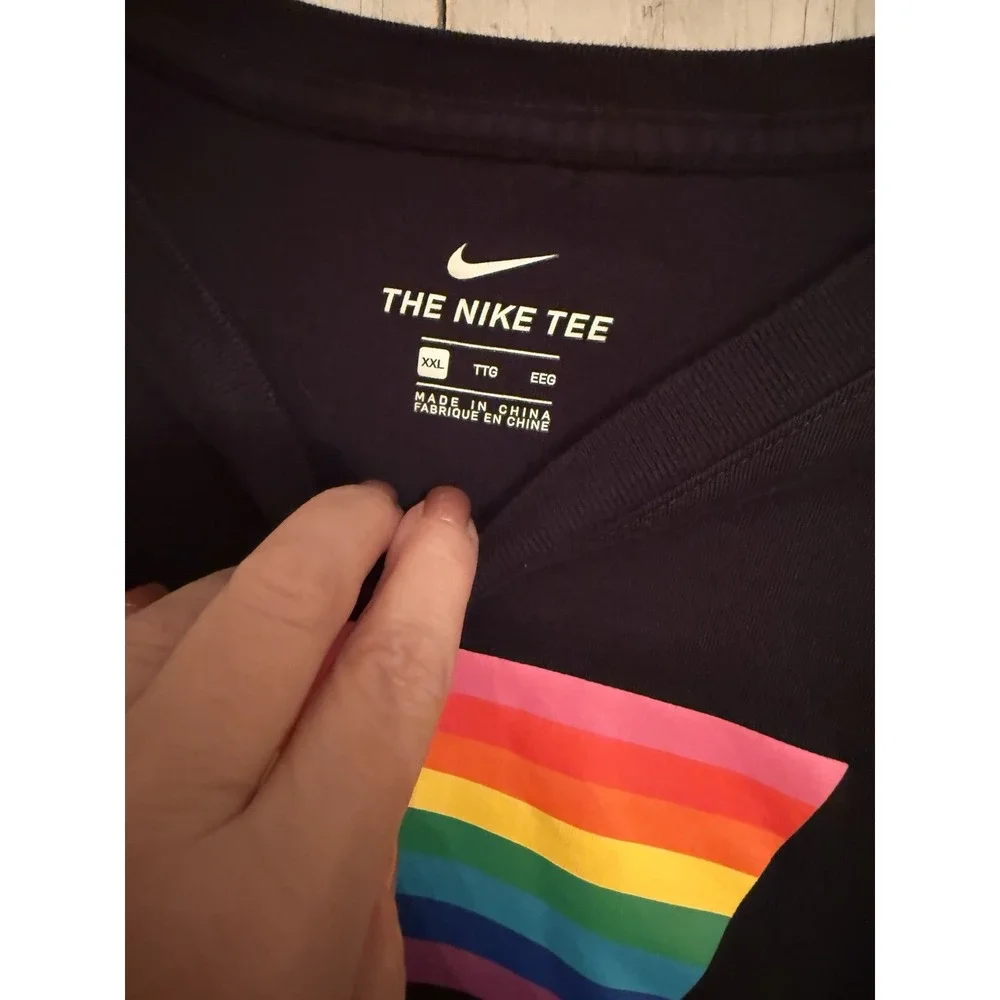 Nike BeTrue Gay‎ Pride LGBTQ MultiColor Rainbow Flag Tee Shirt Men XXL B6
